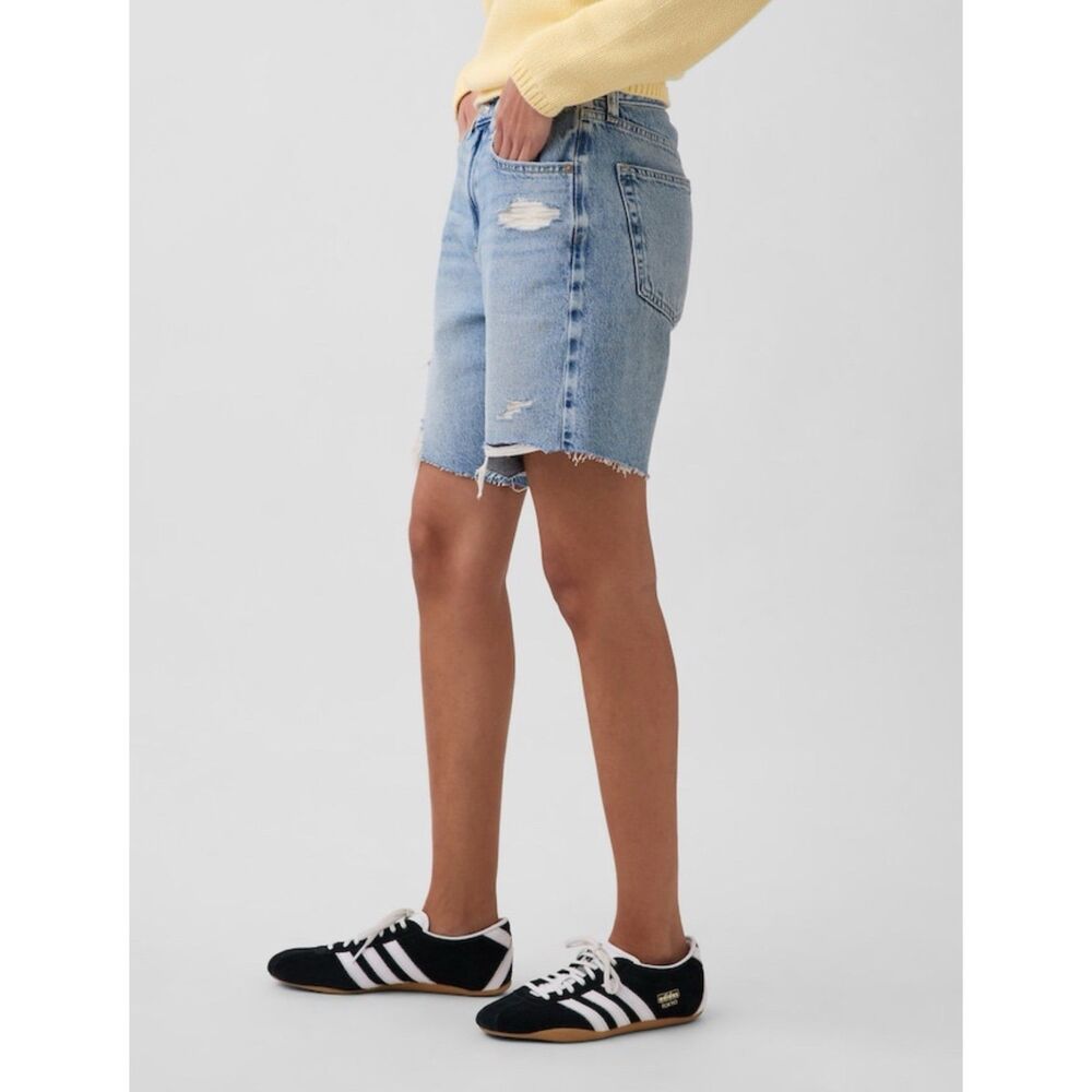 GAP 8" Mid Rise Loose Denim Bermuda Shorts Light indigo Cotton Size 29 Petite - Picture 3 of 9